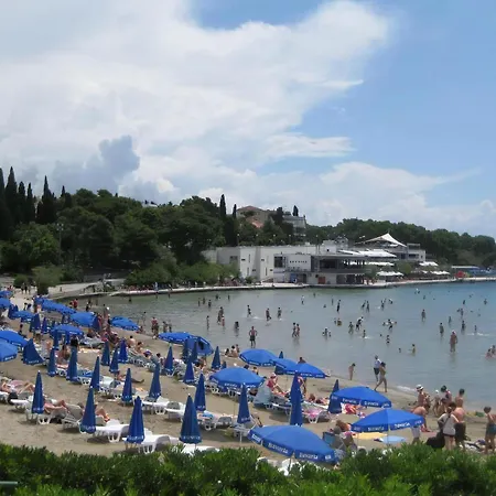 Apartment Im Erdgeschoss, Beim Beruehmten Znjan Split