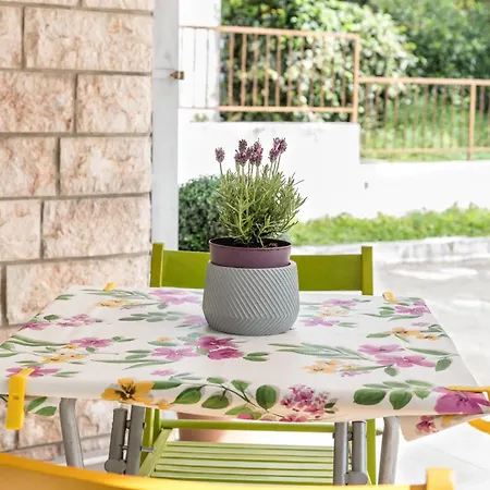 Apartment Im Erdgeschoss, Beim Beruehmten Znjan Split