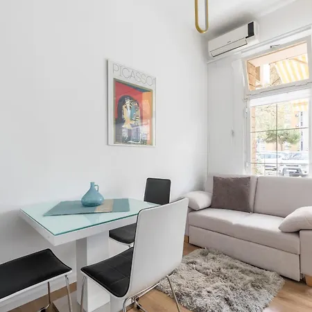 Appartement Im Erdgeschoss, Beim Beruehmten Znjan Split